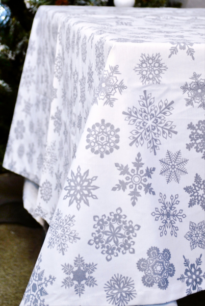 Новорічна скатертина тефлонова Delight Біла з сірими сніжинками White_grey_snow фото